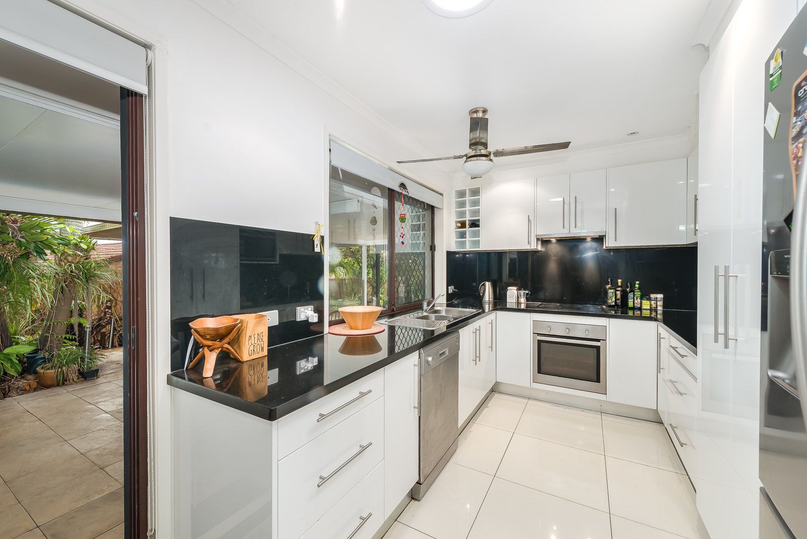 2/5 Callistemon Court, Arundel QLD 4214, Image 1