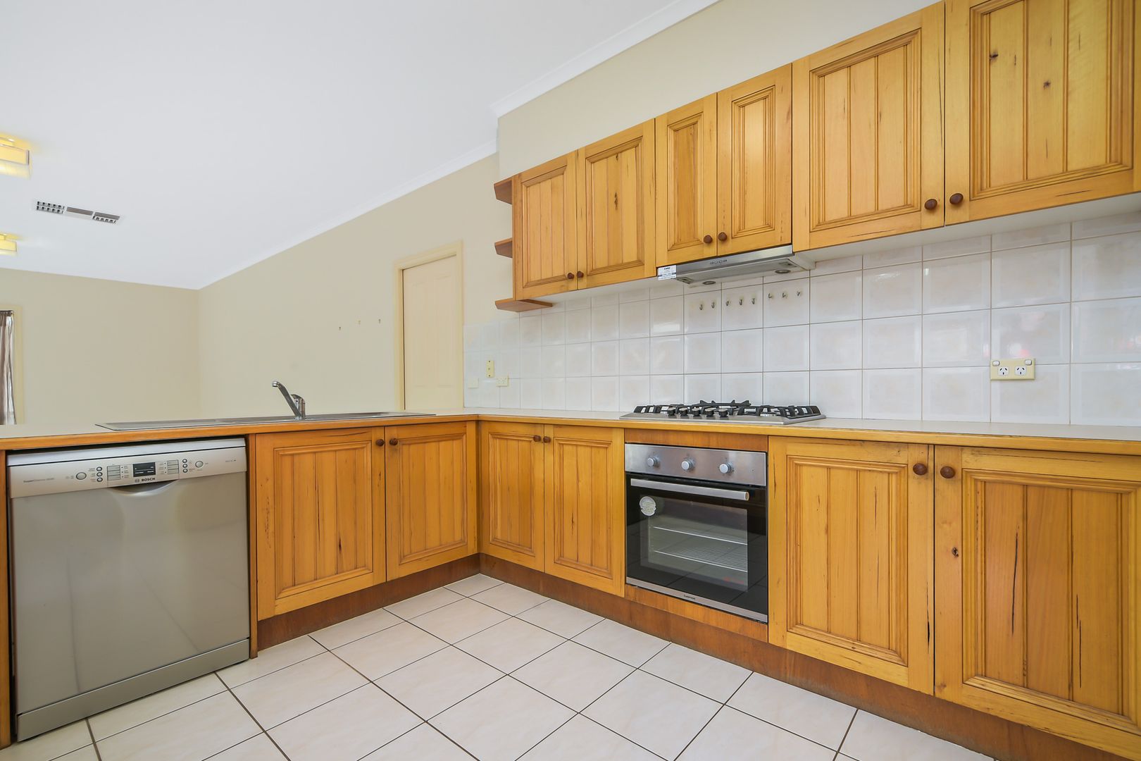 51 Albrecht Avenue, Berwick VIC 3806, Image 2