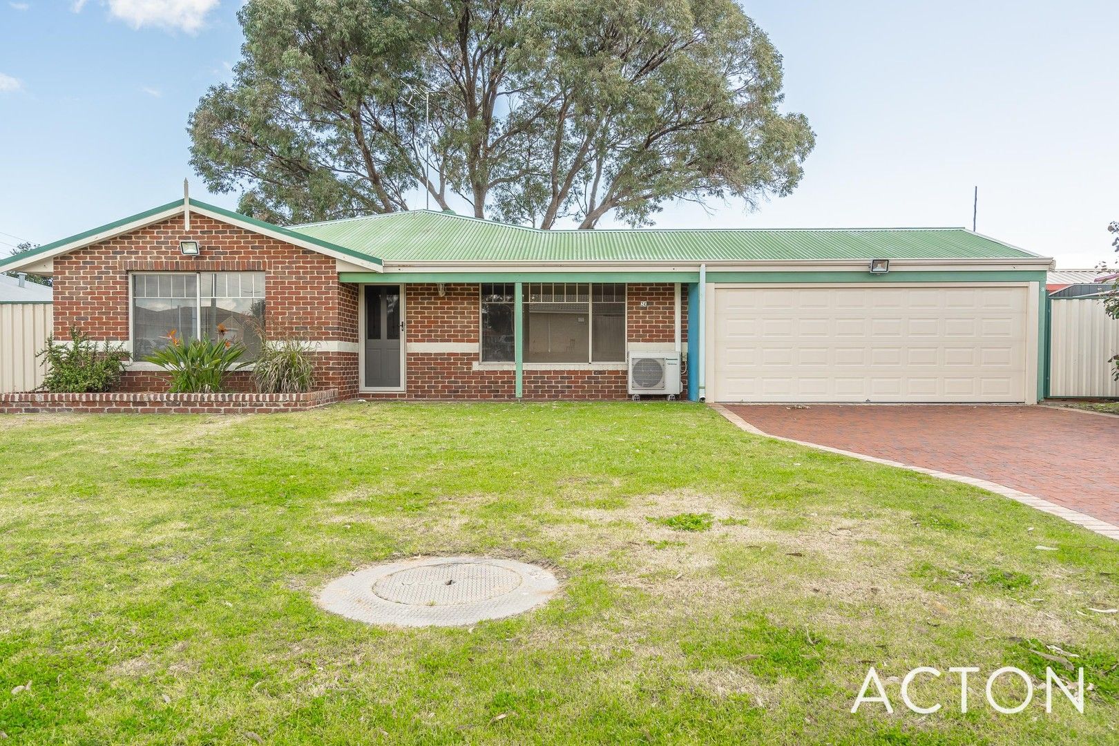 4 bedrooms House in 9 La Grange Place MEADOW SPRINGS WA, 6210