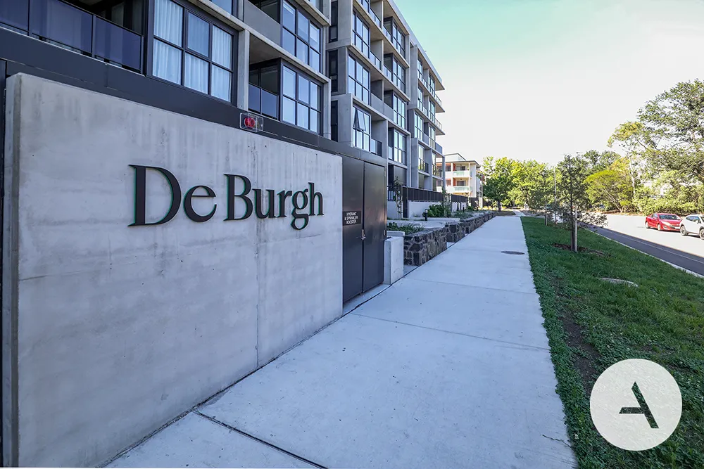 Apartment in Lyneham - View 3