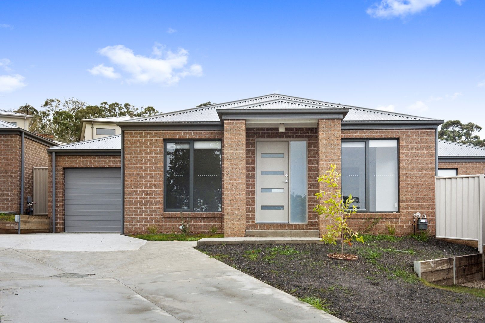 3 bedrooms House in 2/24 Shakespeare Avenue MOUNT HELEN VIC, 3350