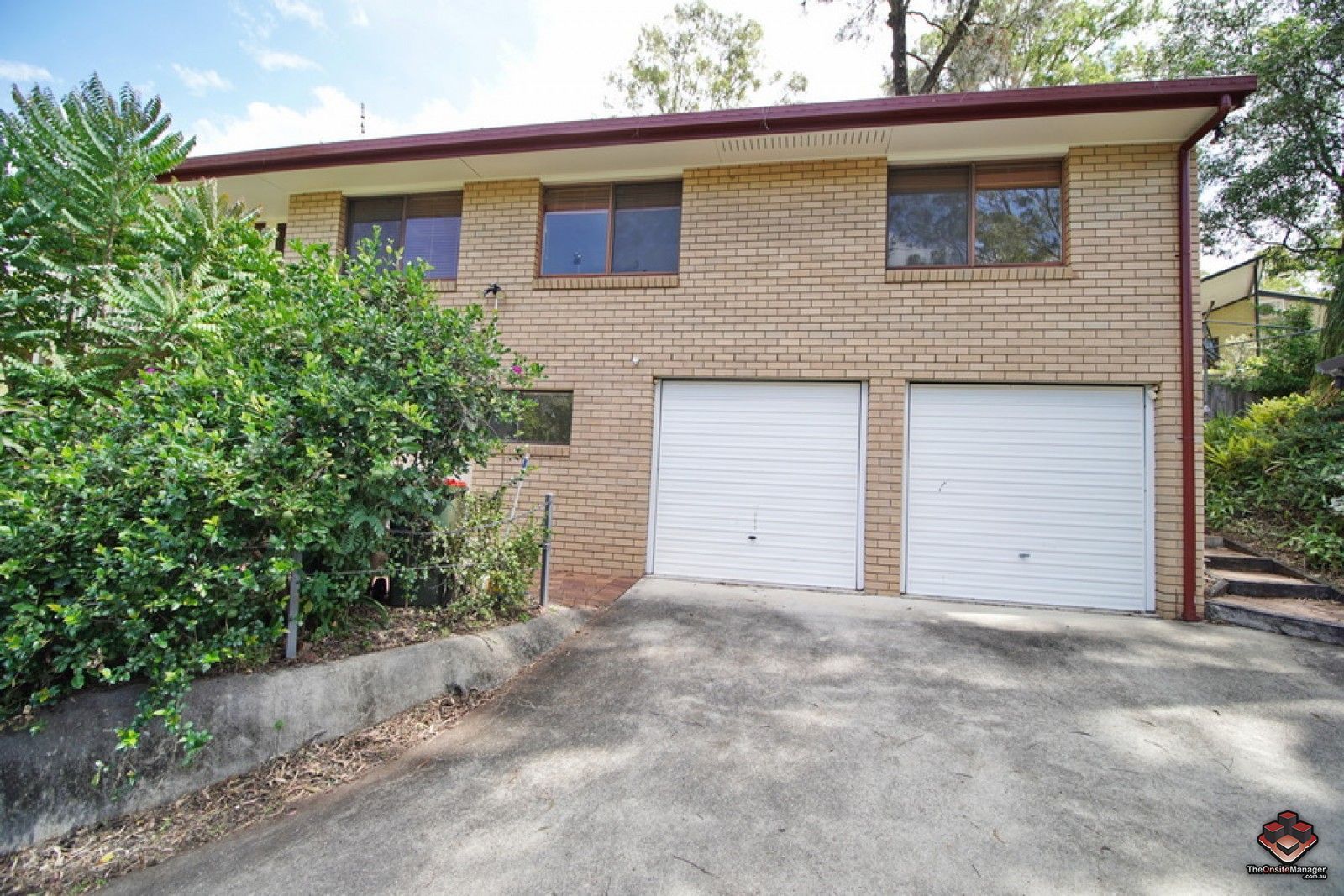 4 bedrooms House in 10 Tamarix Street CHAPEL HILL QLD, 4069