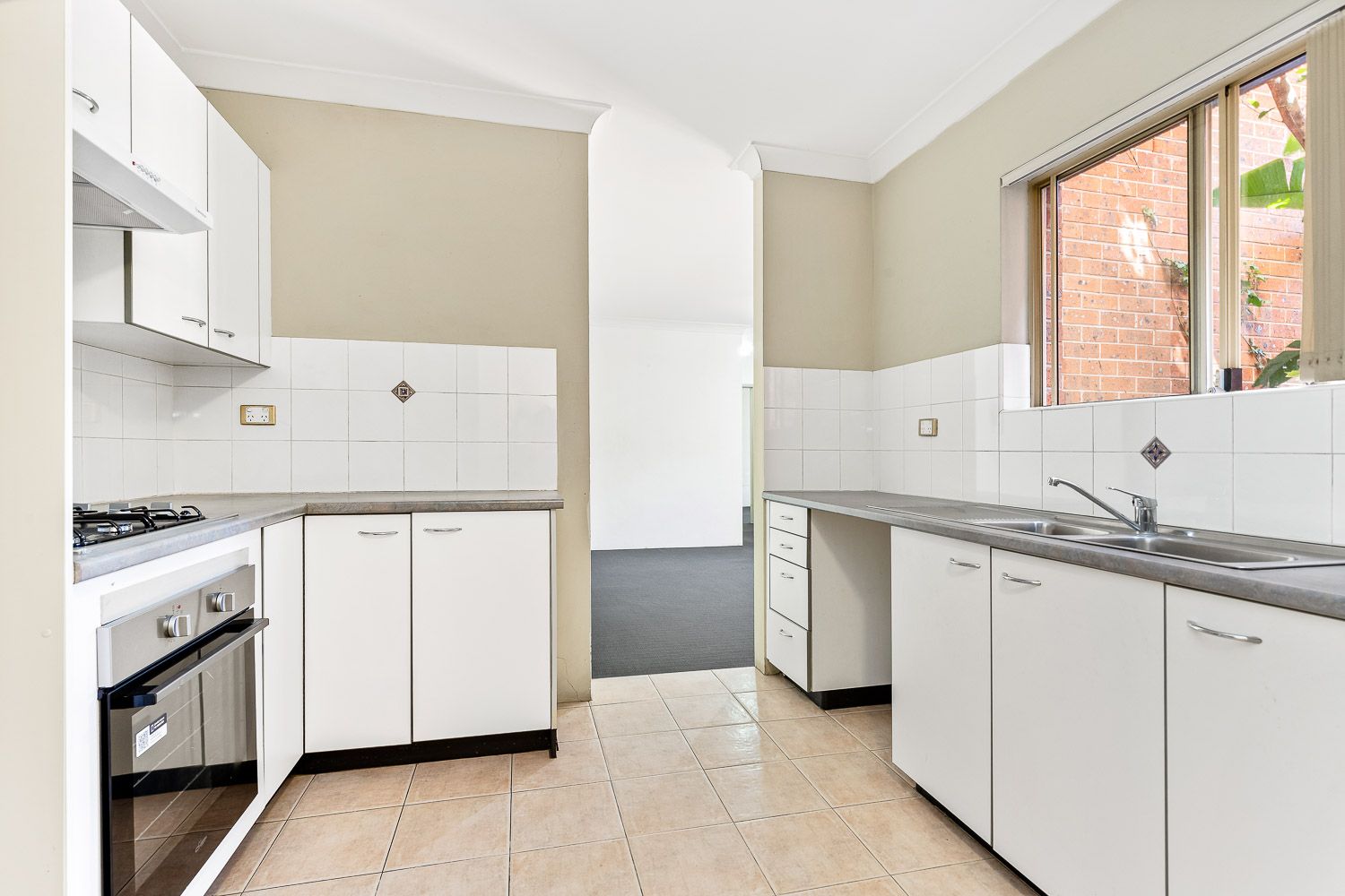 2 bedrooms Apartment / Unit / Flat in 20/1-5 Hampden Street BEVERLY HILLS NSW, 2209