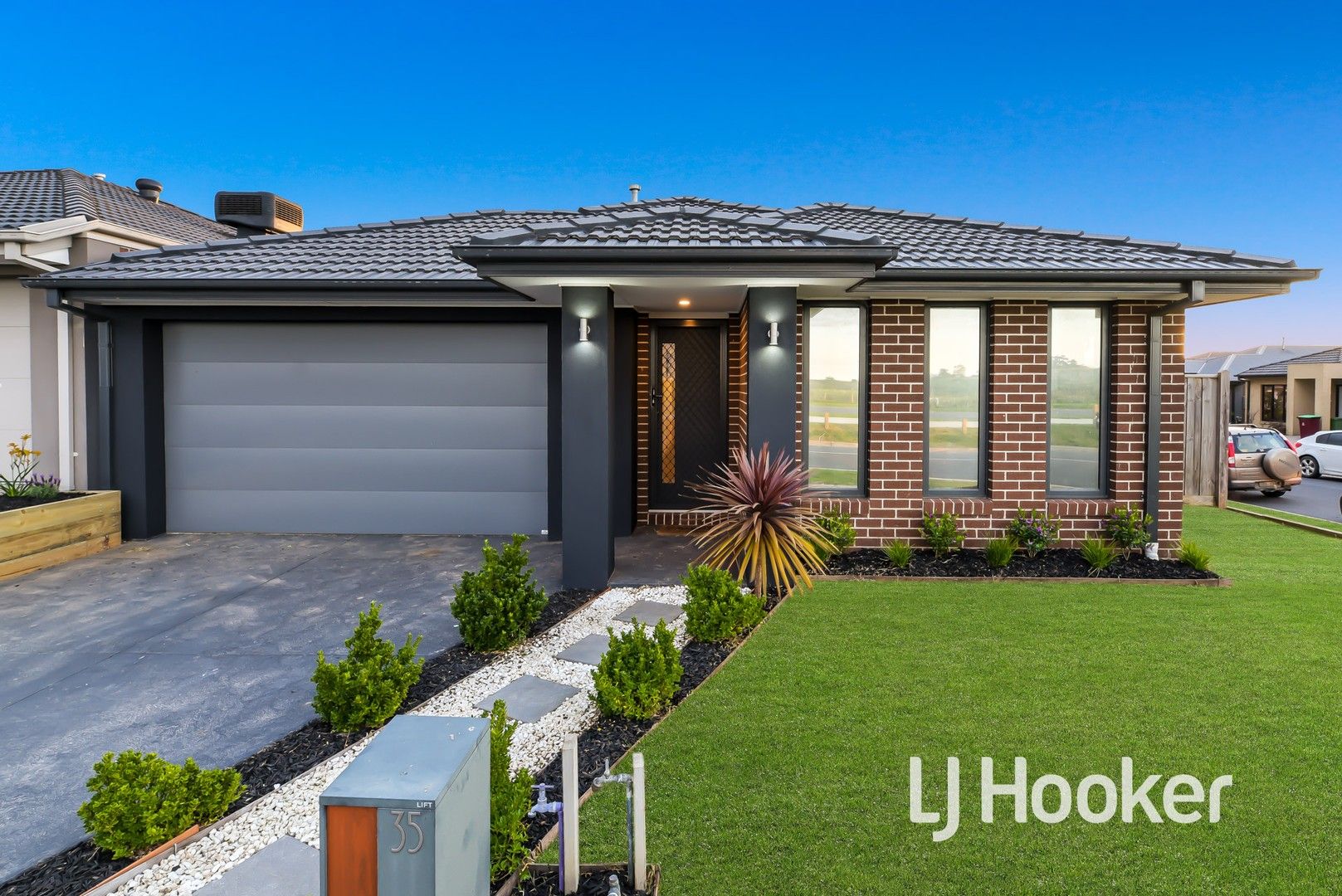 35 Moroak Crescent, Clyde North VIC 3978, Image 0