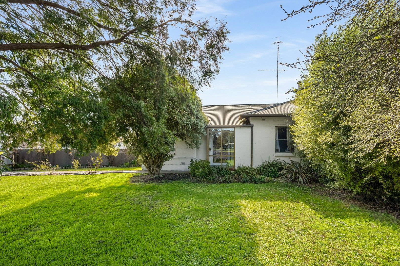 4 bedrooms House in 1 Ruwoldt Street MOUNT GAMBIER SA, 5290