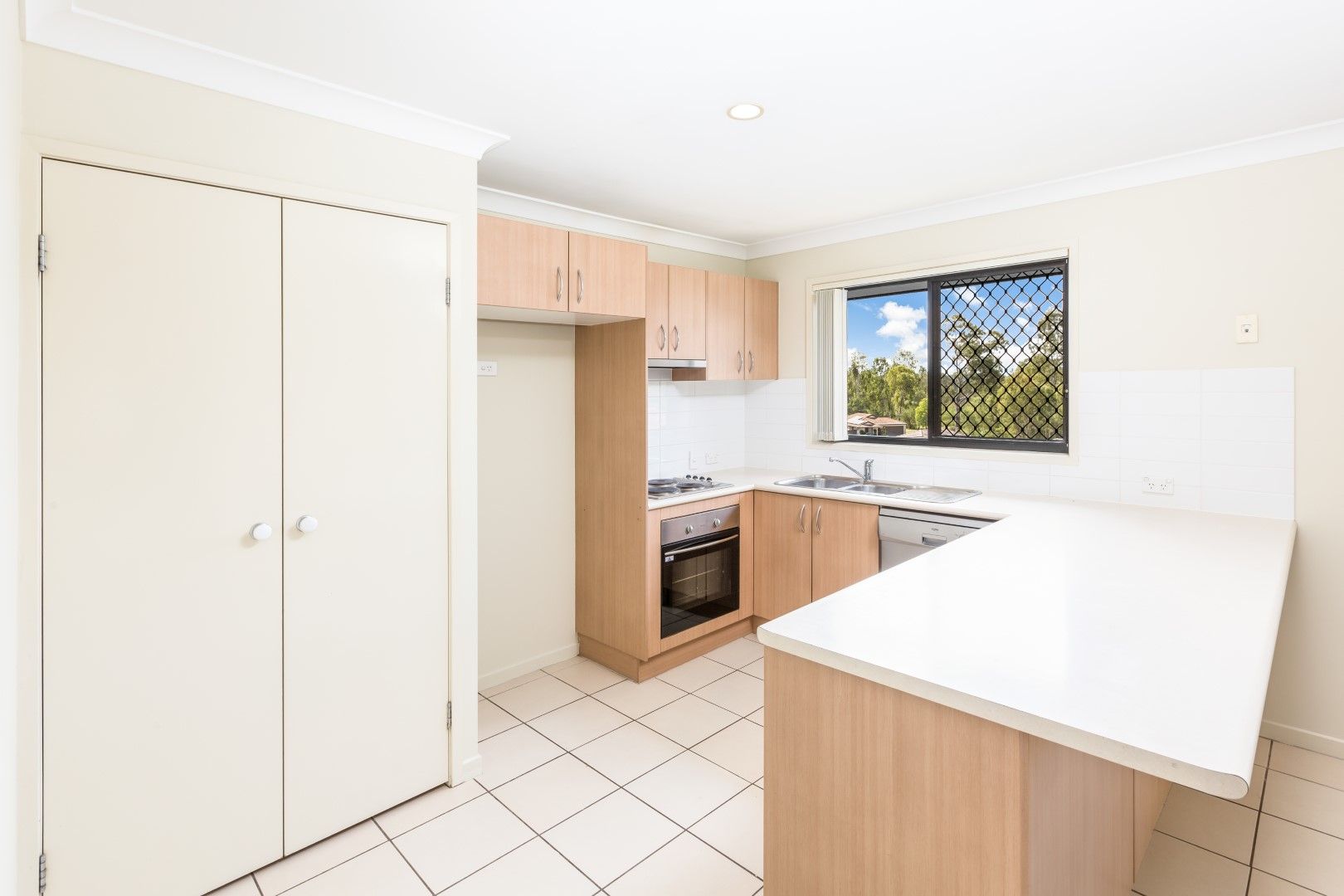 8 Dior Place, Wulkuraka QLD 4305, Image 2