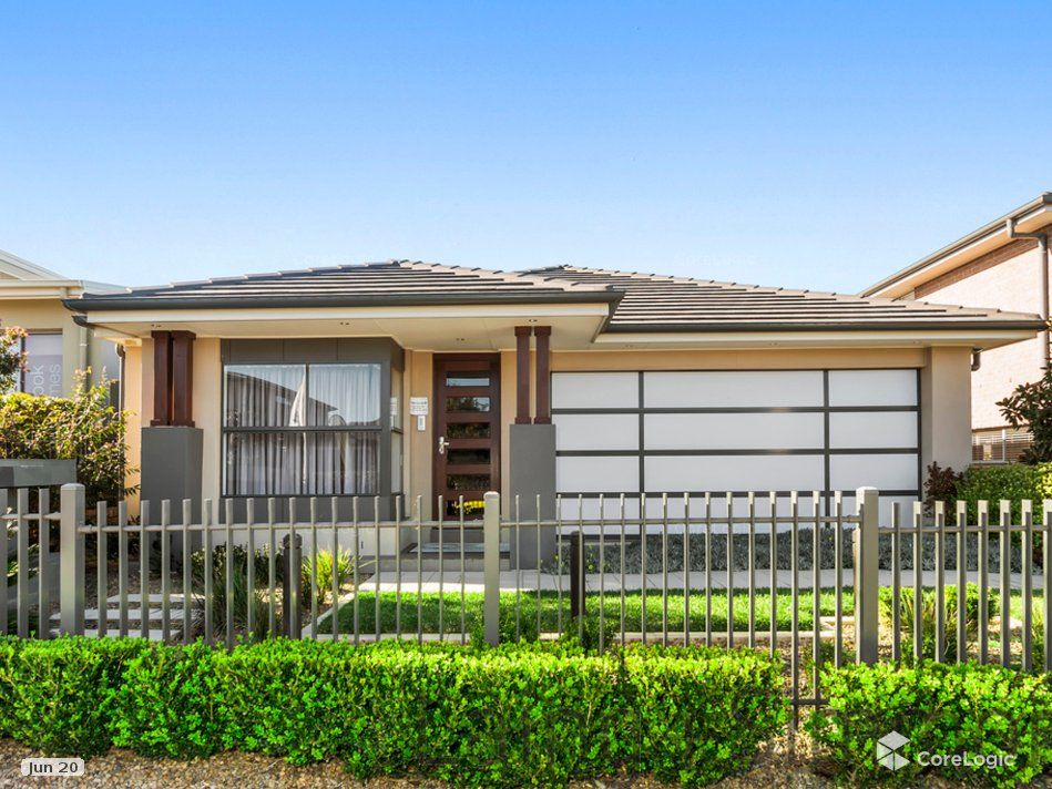 4 bedrooms House in 19 Peregrine Street GLEDSWOOD HILLS NSW, 2557