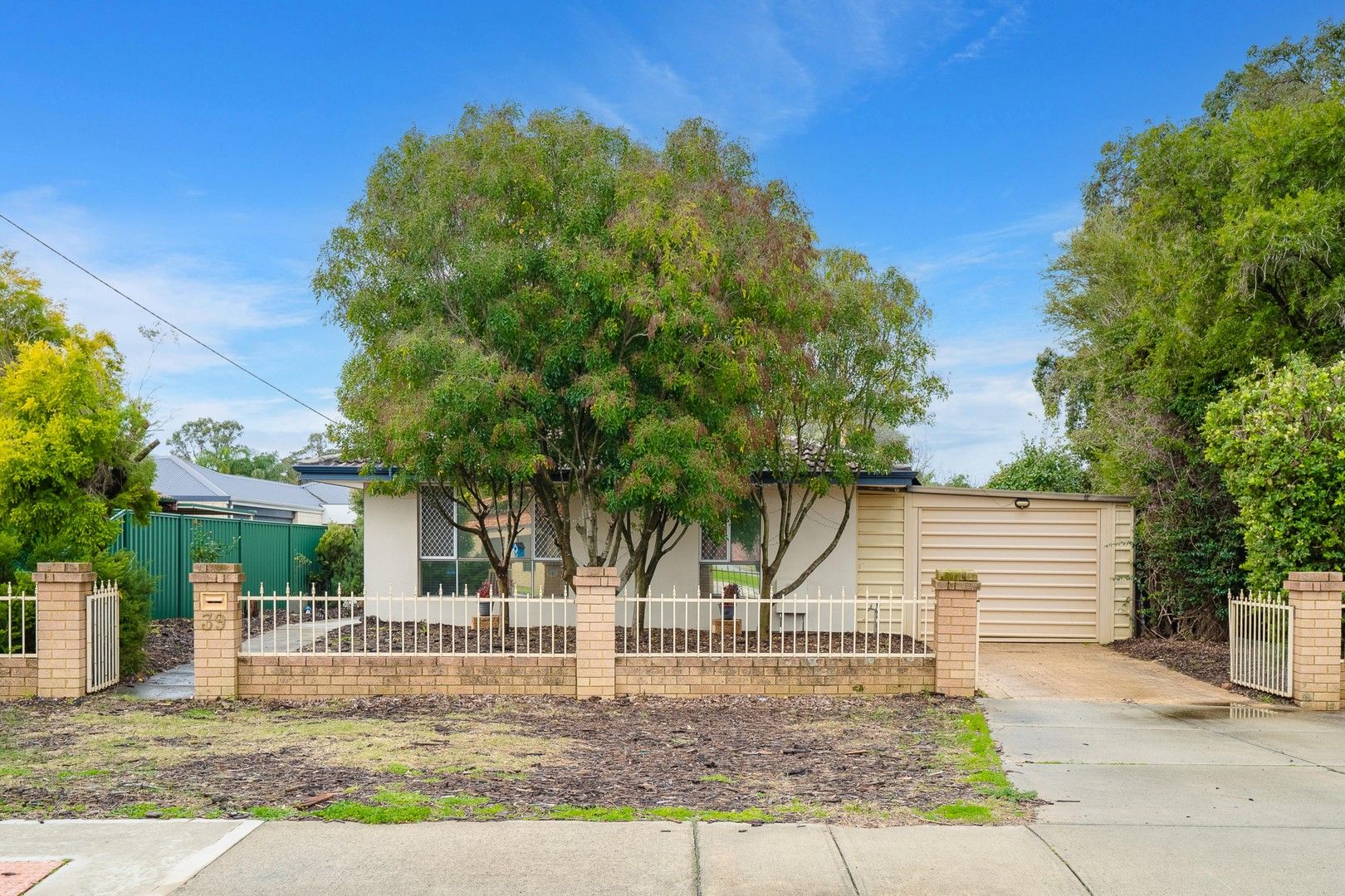 3 bedrooms House in 39 Dale Road ARMADALE WA, 6112