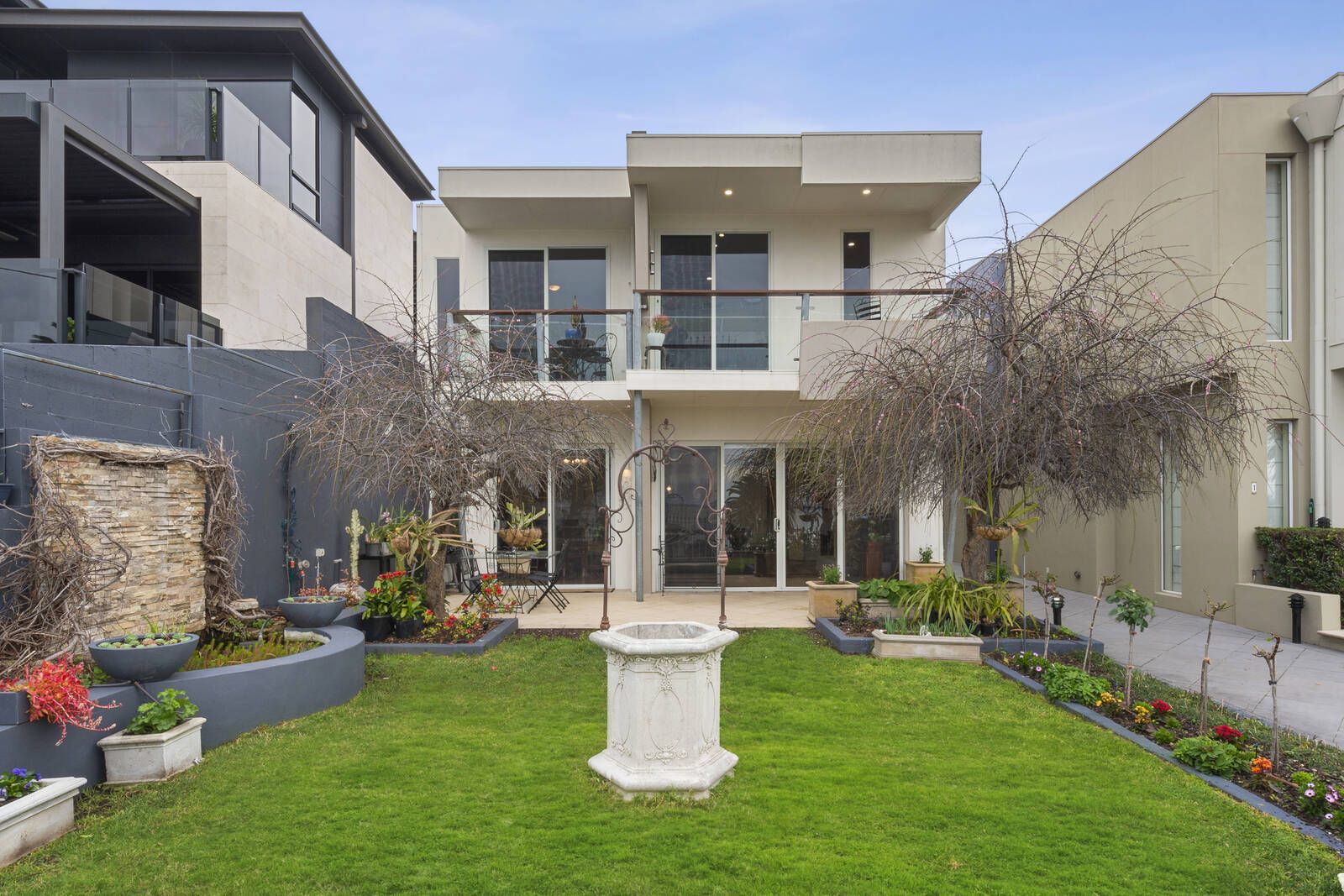 2/20 Eastern Beach Road, Geelong VIC 3220