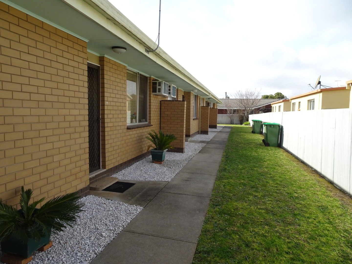 2 bedrooms Apartment / Unit / Flat in 2/422 Kotthoff Street LAVINGTON NSW, 2641