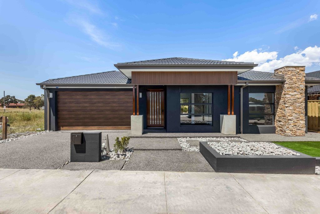 4 bedrooms House in 6 Schnoegula Lane WOLLERT VIC, 3750