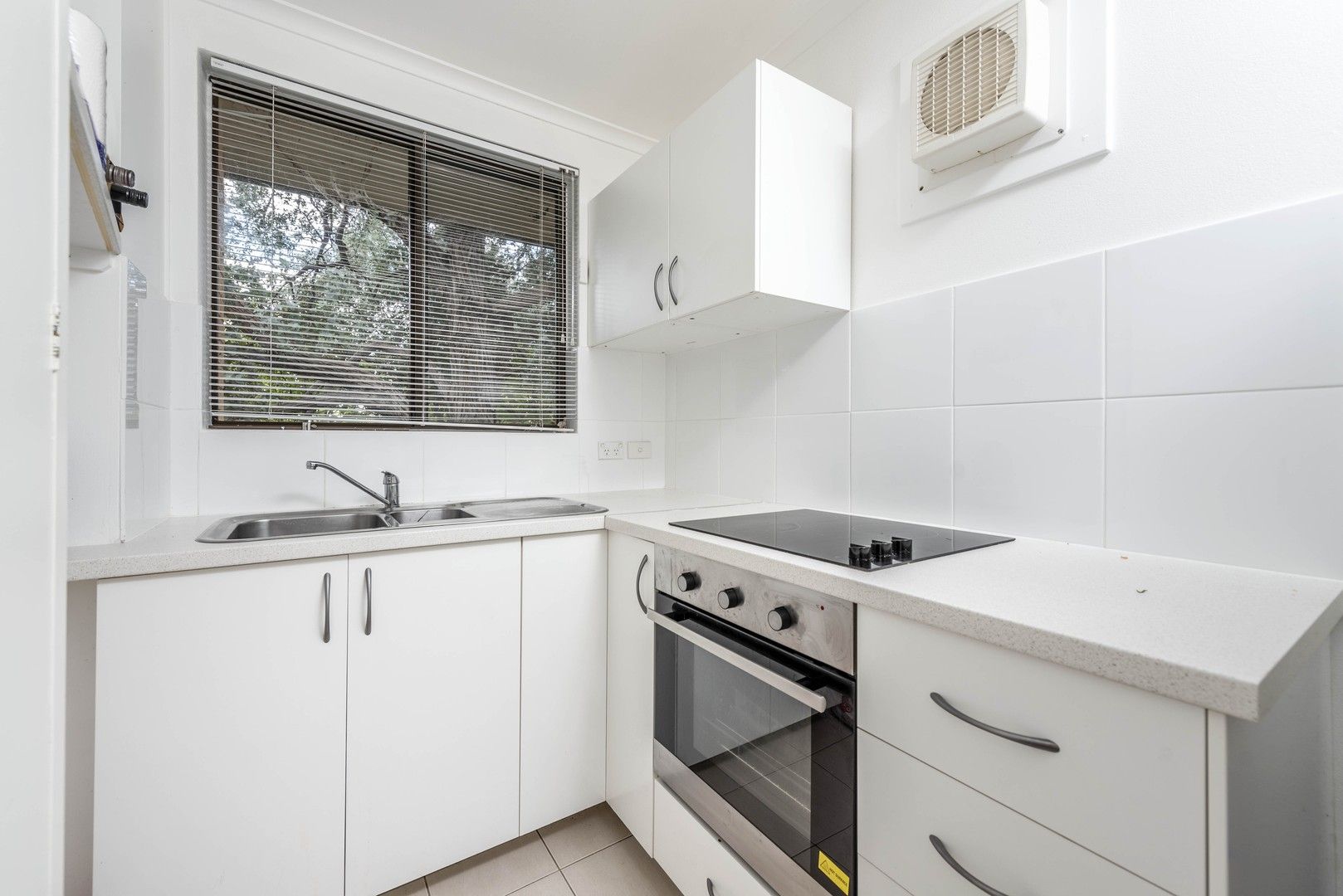 3/12 Walsh Place, Curtin ACT 2605, Image 0