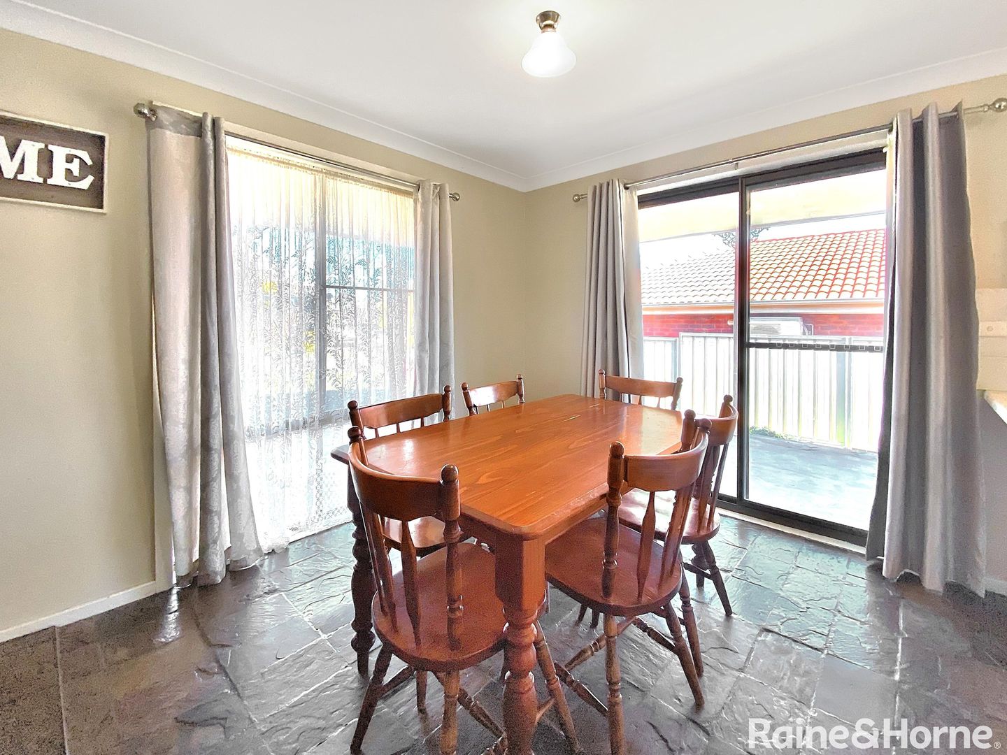 34 Pineview Circuit, Young NSW 2594, Image 2