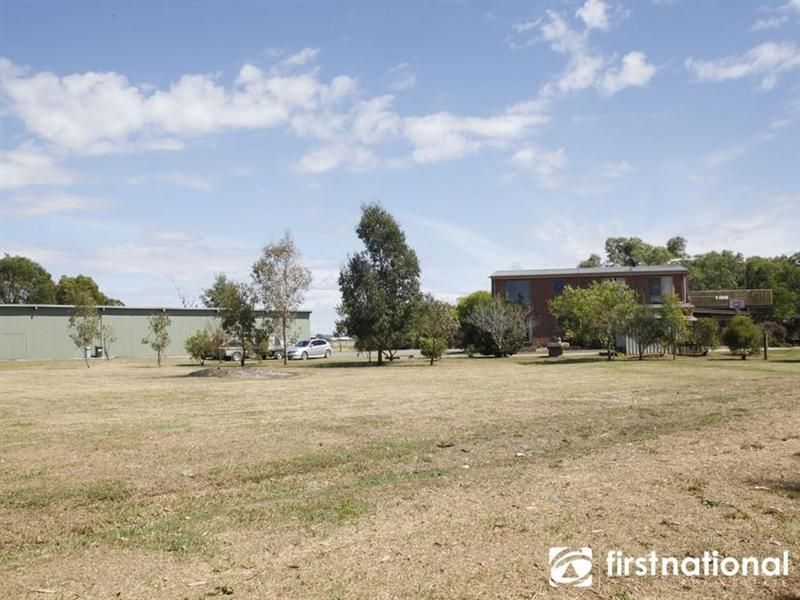 250 McCraw Road, NAR NAR GOON VIC 3812, Image 2