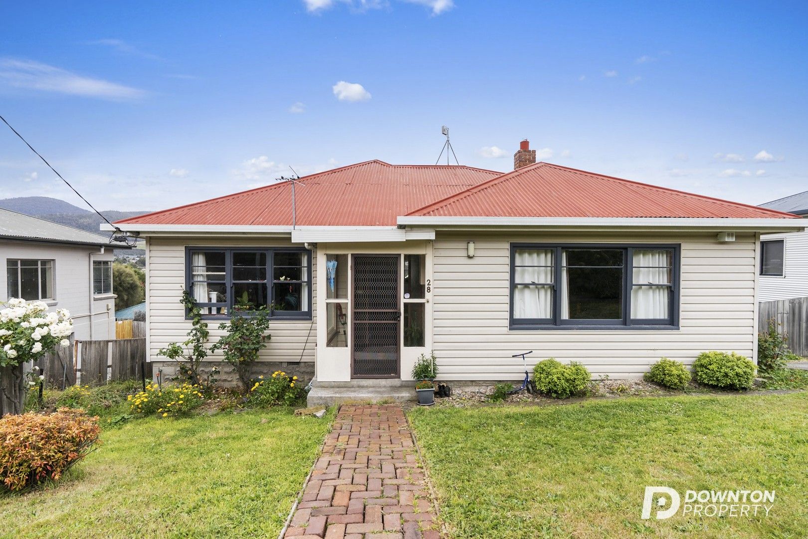 4 bedrooms Townhouse in 28 Easton Avenue WEST MOONAH TAS, 7009