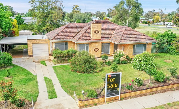 61 Lowry Street, Rochester VIC 3561