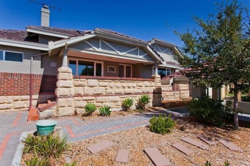 5 bedrooms House in 7 Oceanic Drive FLOREAT WA, 6014