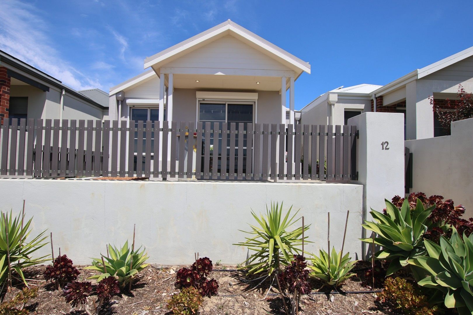 2 bedrooms House in 12 Betts Lane ALKIMOS WA, 6038