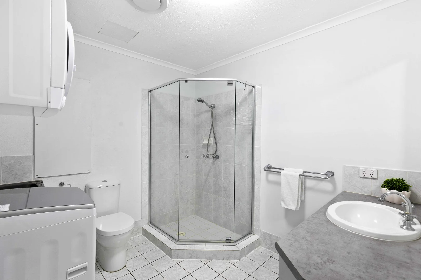 Additional image 12 of 2/465 Esplanade, Torquay QLD 4655