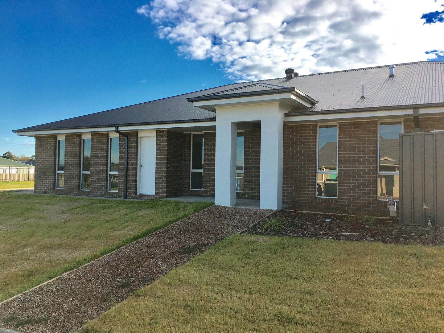 2 bedrooms Townhouse in 26a Strauss Street LAVINGTON NSW, 2641