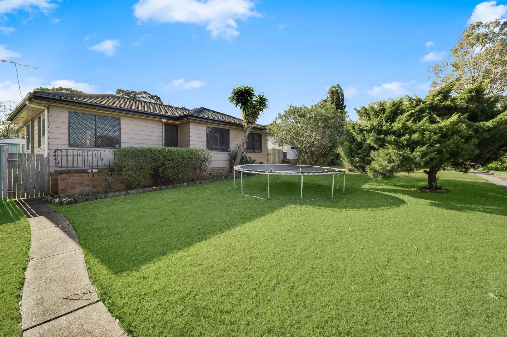 8 Purdom Close, Thornton NSW 2322, Image 0