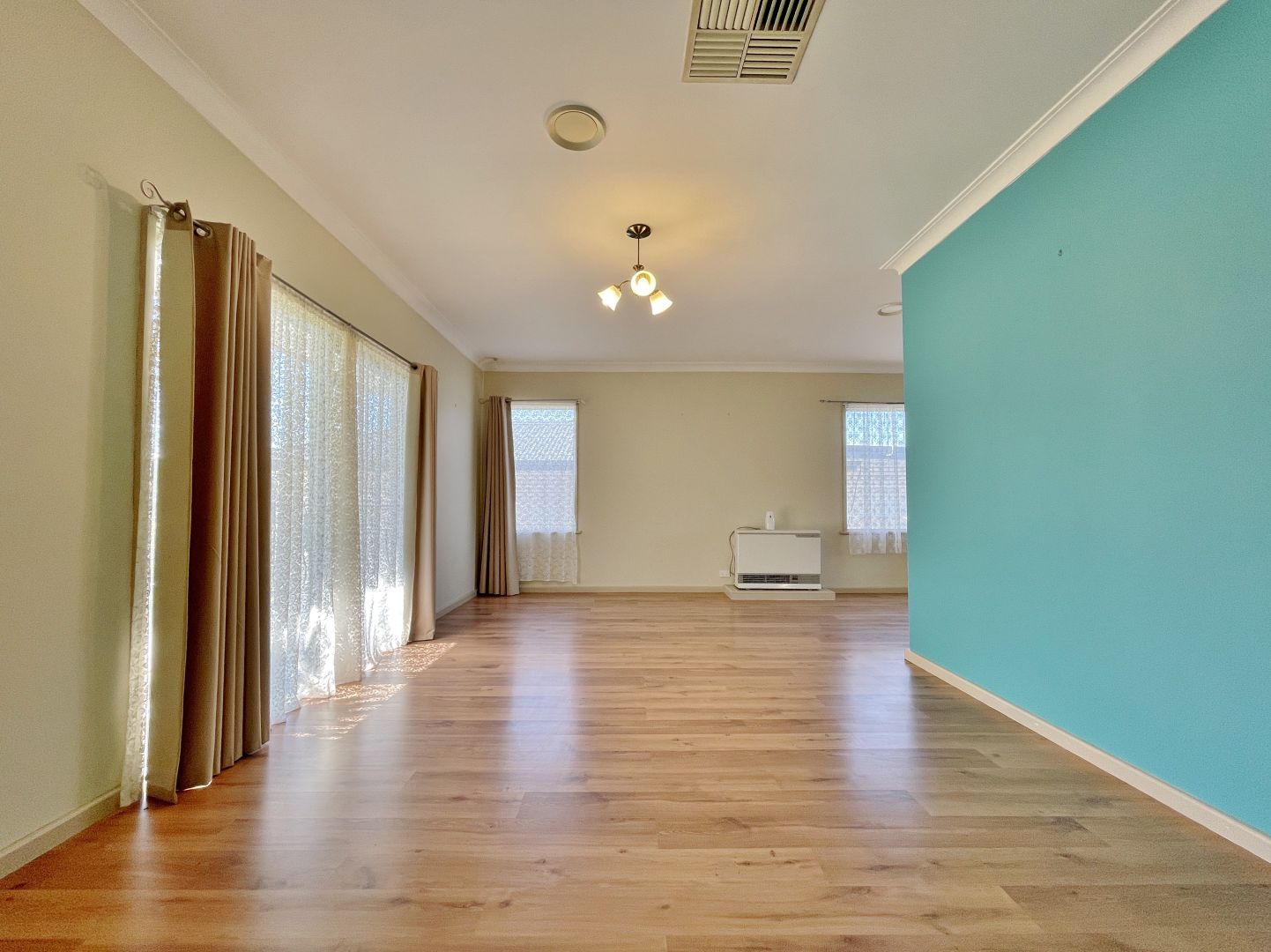 84 Blackett Avenue, Young NSW 2594, Image 2