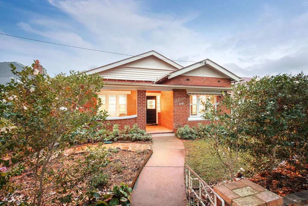 Timeless Jones Street Charm - Modern Family Luxury, Albury