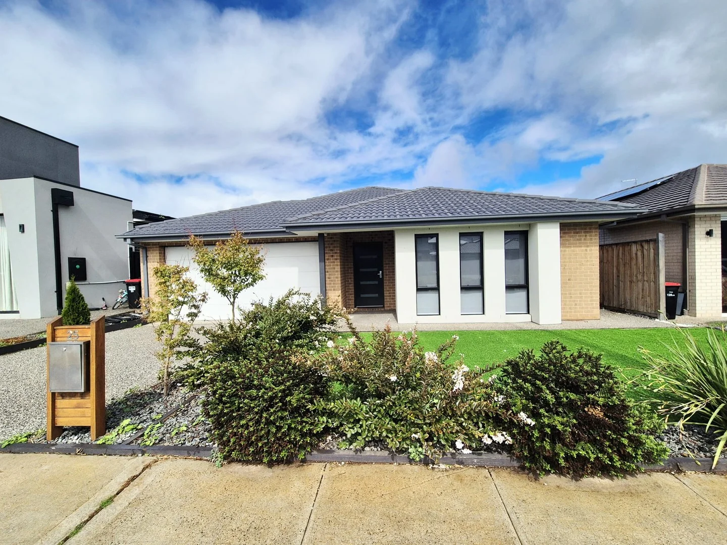 25 Horseshoe Parade, Fraser Rise VIC 3336