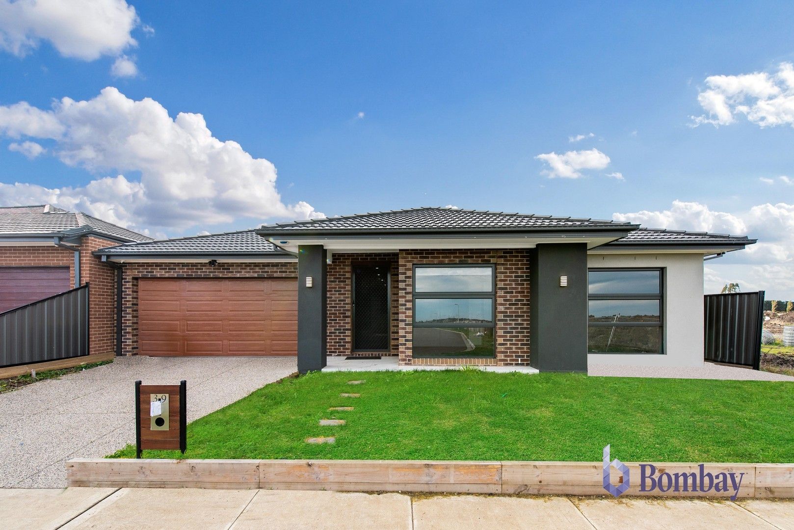 4 bedrooms House in 39 Whistler Circuit KALKALLO VIC, 3064