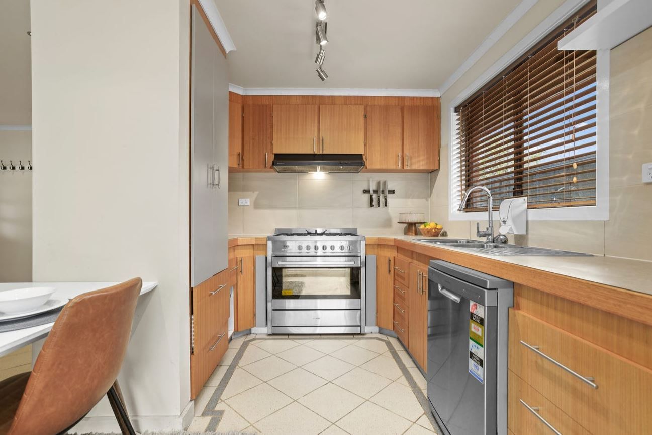 11 Hawthorn Court, Mill Park VIC 3082, Image 2