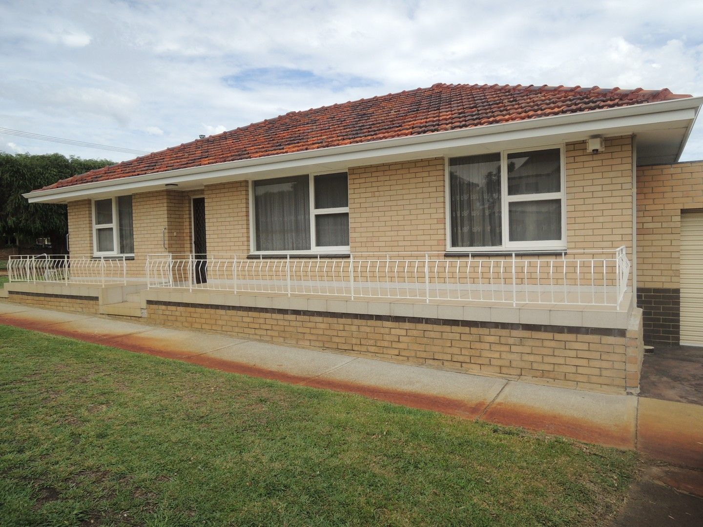 3 bedrooms House in 139 Coogee Street MOUNT HAWTHORN WA, 6016