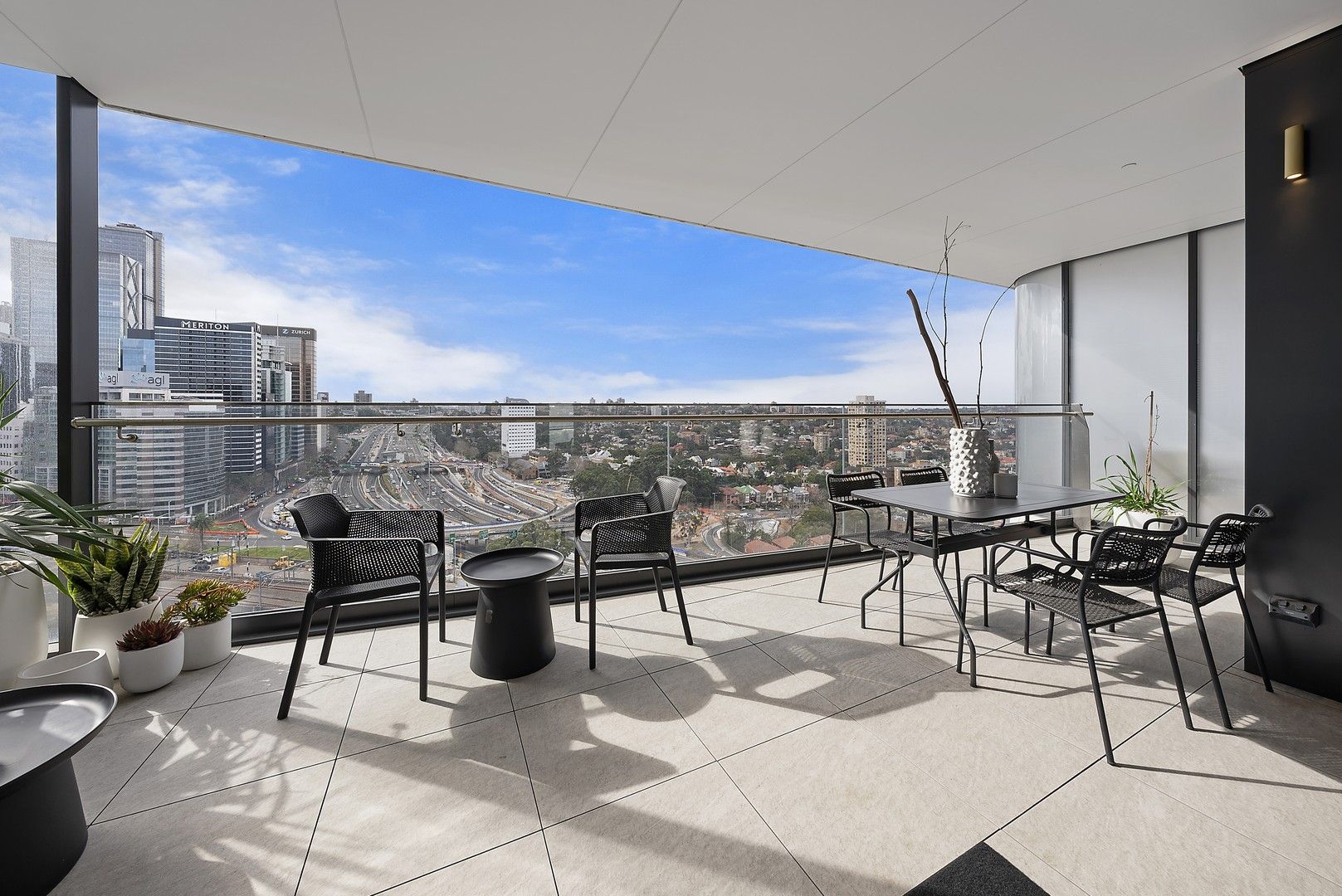 2 bedrooms Apartment / Unit / Flat in 1701/61 Lavender Street MILSONS POINT NSW, 2061