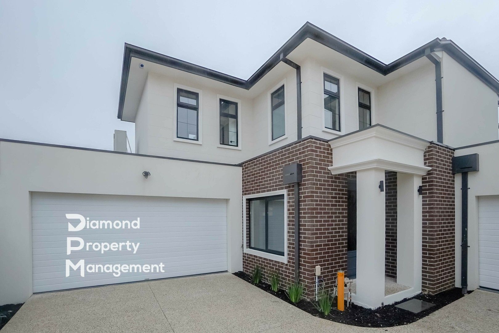 4 bedrooms Townhouse in 3/273 Lawrence Road MOUNT WAVERLEY VIC, 3149