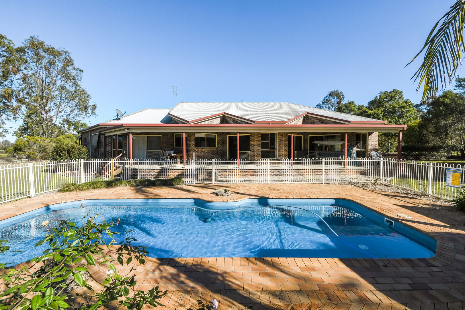 16 Weemala Drive, Waterview Heights Property History & Address