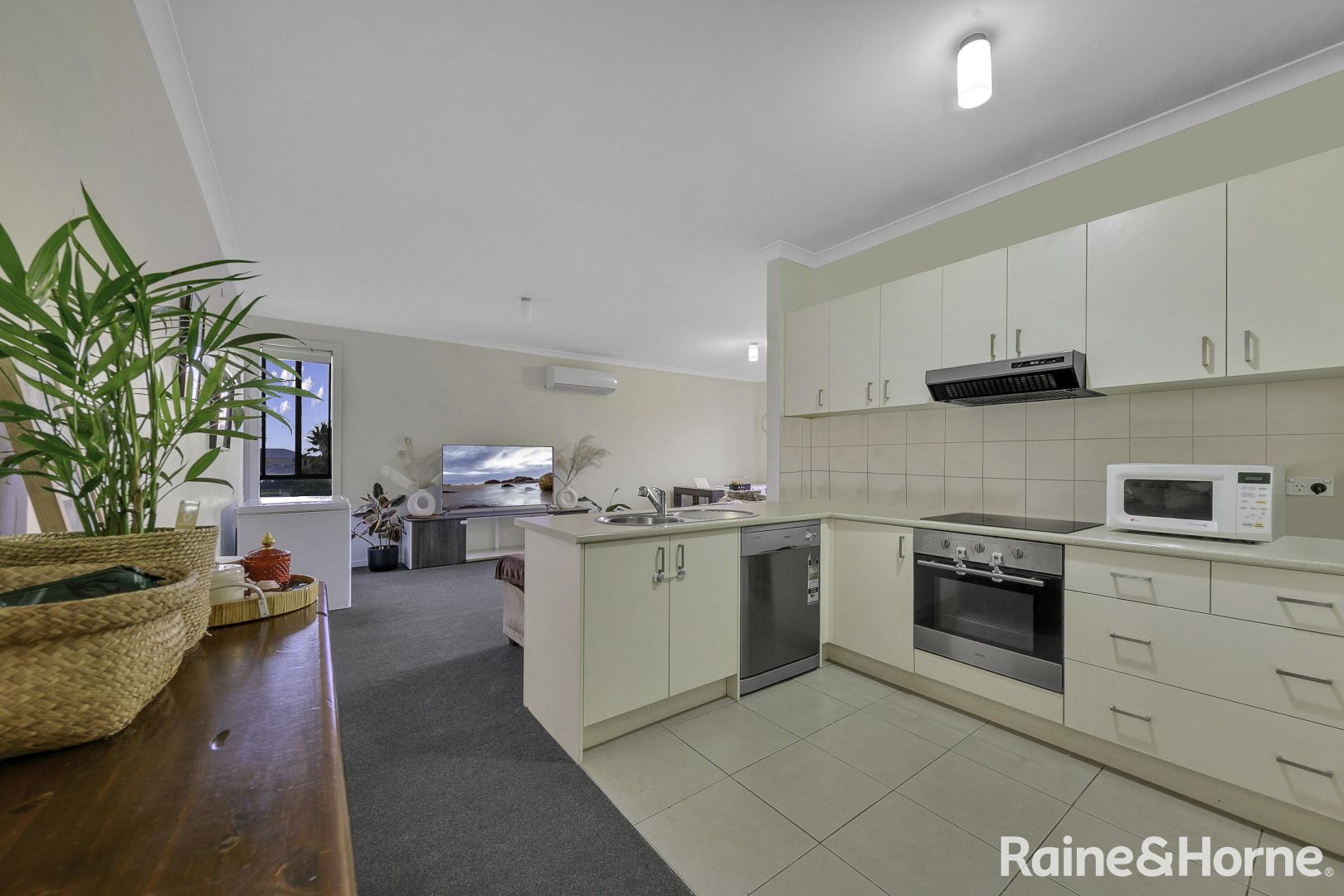 21/9 Petrea Place, Harkness VIC 3337, Image 1