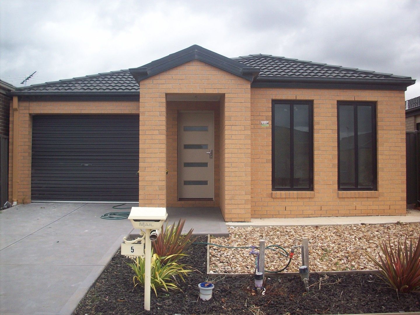 3 bedrooms House in 5 Hawkstone Road MANOR LAKES VIC, 3024