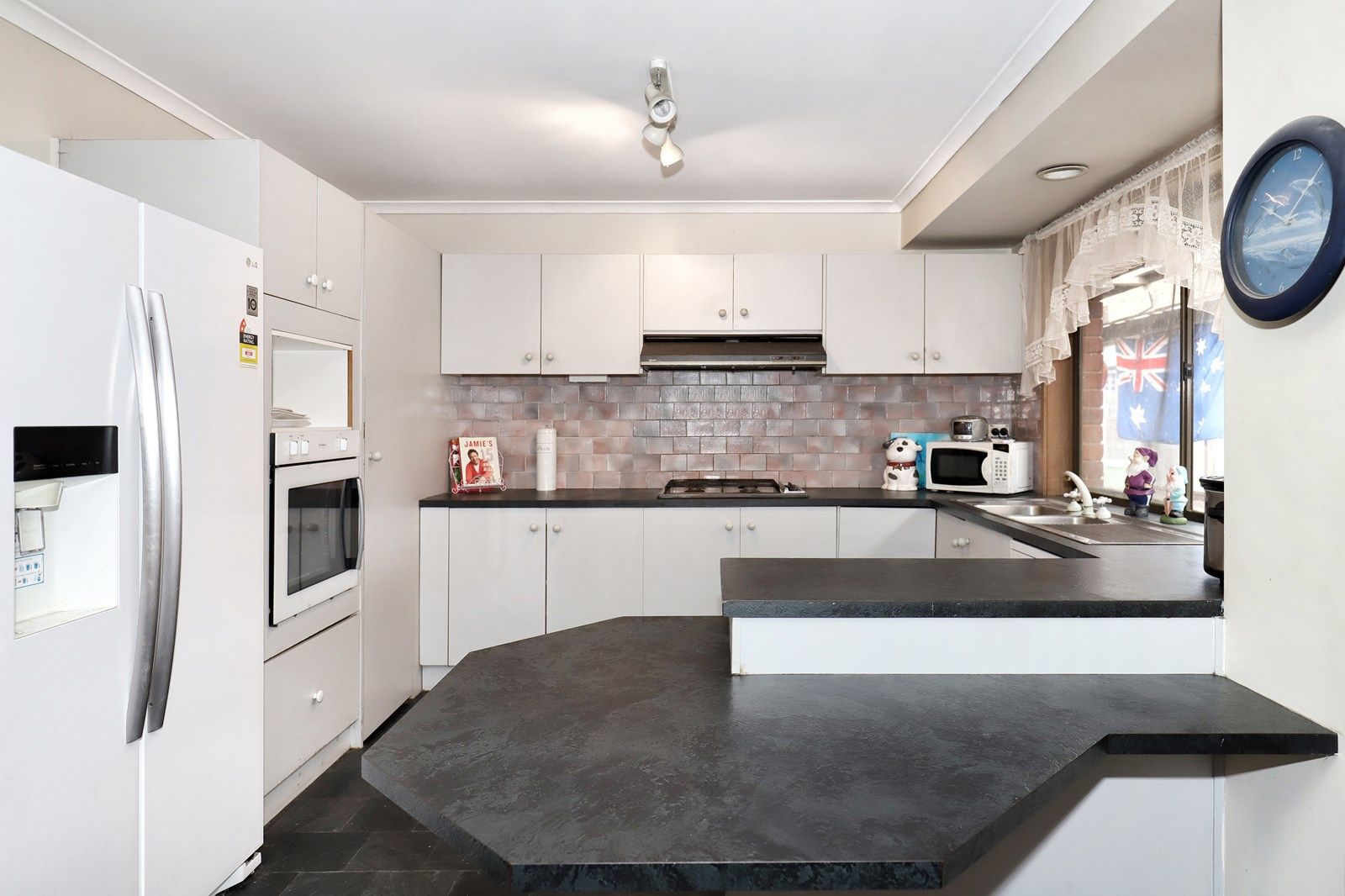 34 Abercarn Avenue, Craigieburn VIC 3064, Image 2