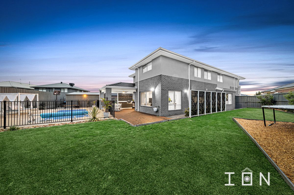 10 Scenery Drive, Clyde North VIC 3978, Image 1