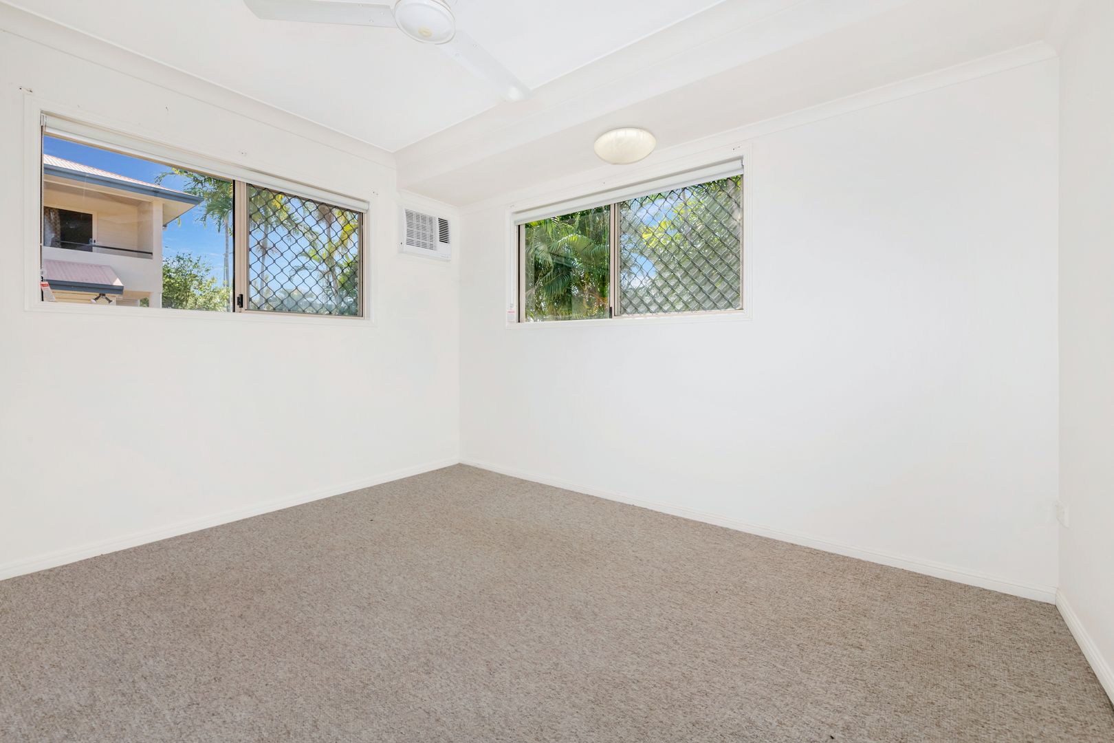 2/11 Camp Street, Mundingburra QLD 4812, Image 2