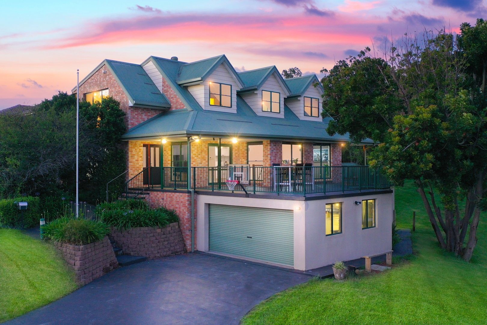 6 bedrooms House in 30 Dalveen Road BOLWARRA HEIGHTS NSW, 2320