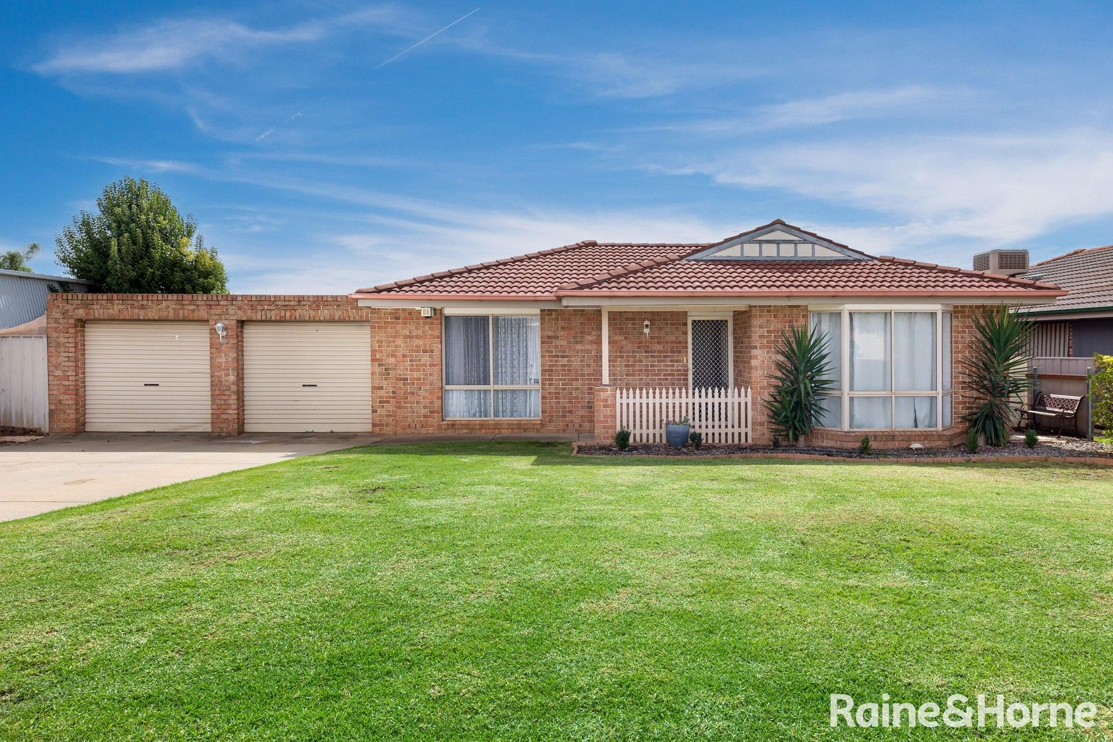 3 bedrooms House in 5 Kaldari Crescent GLENFIELD PARK NSW, 2650