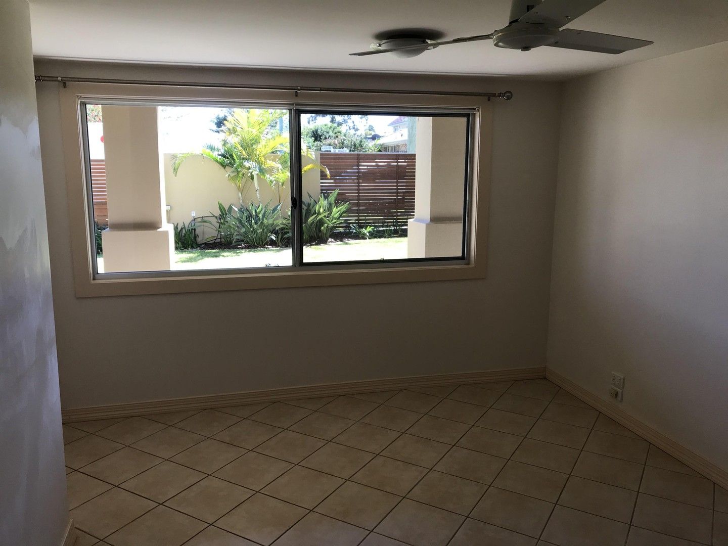 1 bedrooms Apartment / Unit / Flat in  LABRADOR QLD, 4215