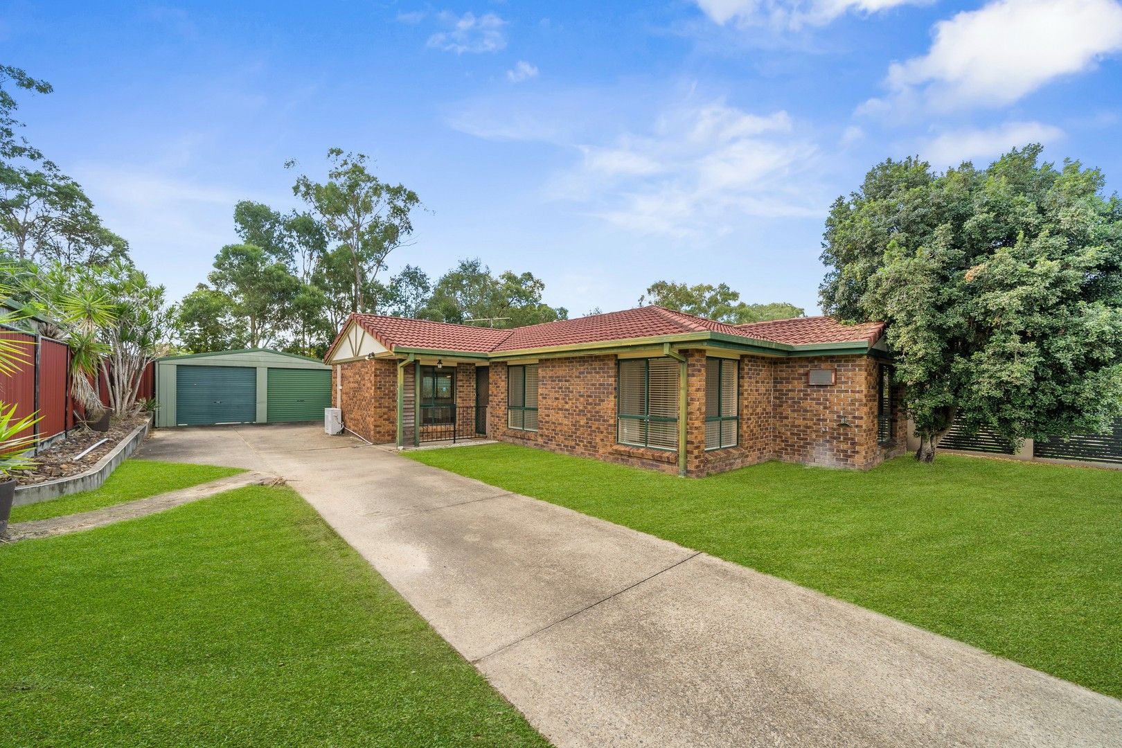 3 bedrooms House in 11 Calder Court CRESTMEAD QLD, 4132
