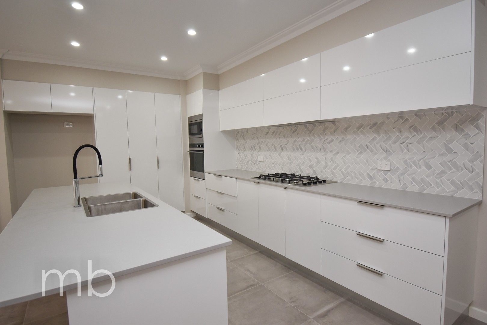 4 bedrooms House in 27 Stevenson Way ORANGE NSW, 2800
