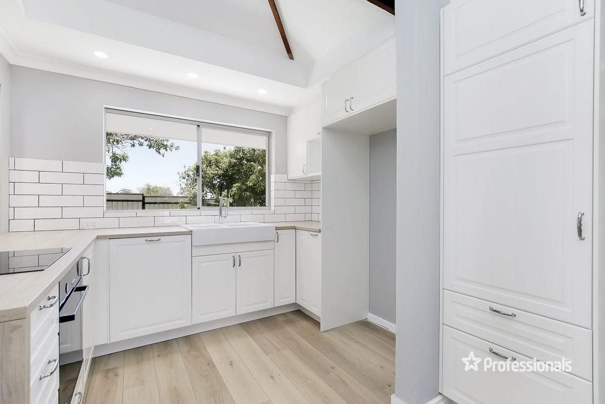 4 bedrooms House in 12 Colne Way GIRRAWHEEN WA, 6064