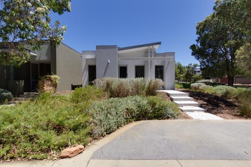 3 bedrooms House in 74 Whimbrel Crescent COODANUP WA, 6210