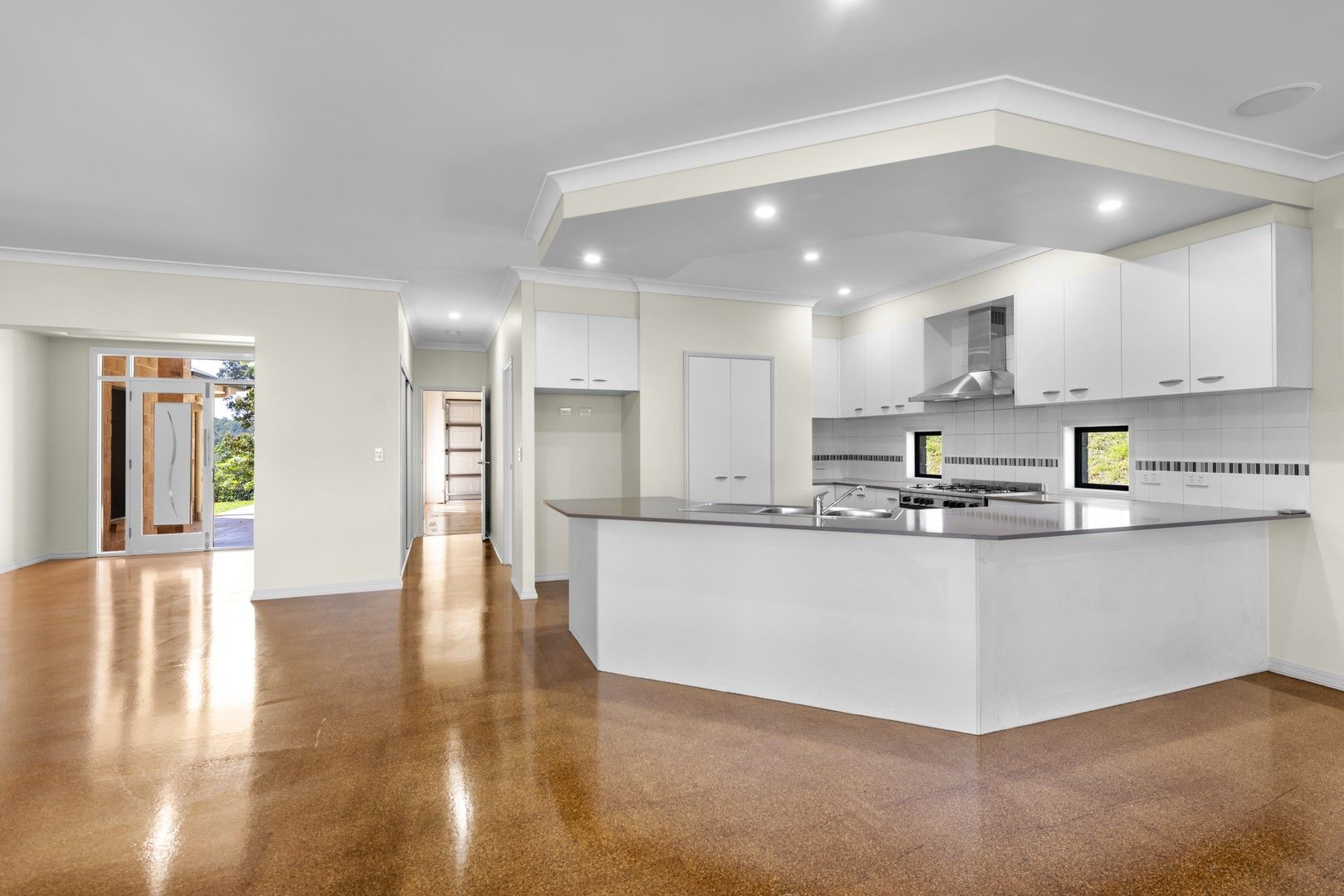 5 bedrooms House in 142 Buranda Road CLEAR MOUNTAIN QLD, 4500