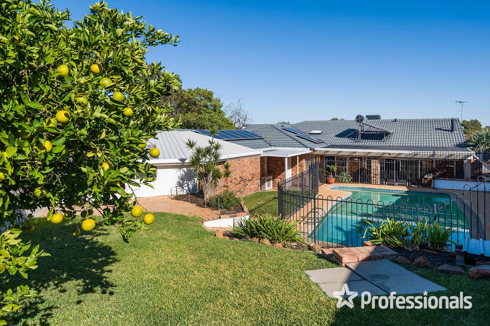 15 Karamarra Place, Kingsley WA 6026, Image 2