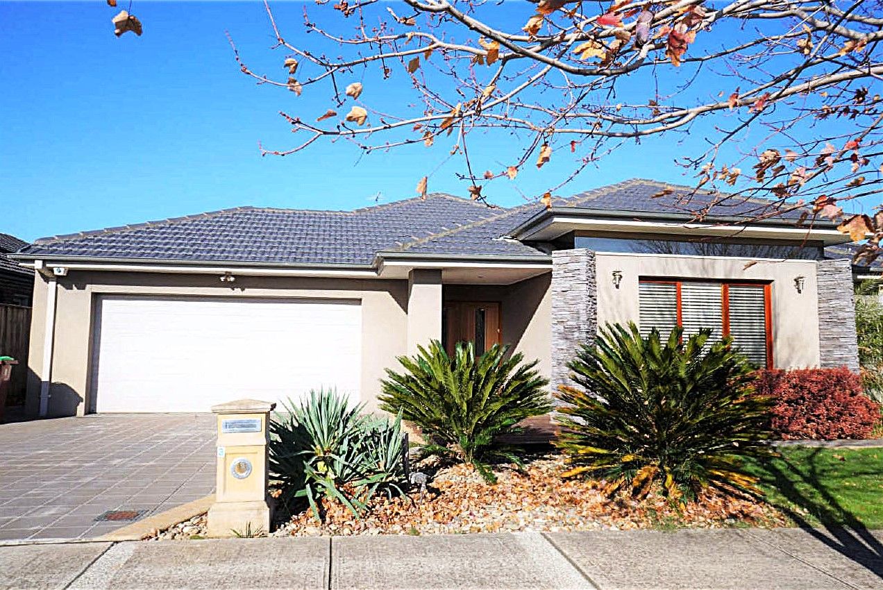 4 bedrooms House in 3 Hollyrood Drive BERWICK VIC, 3806