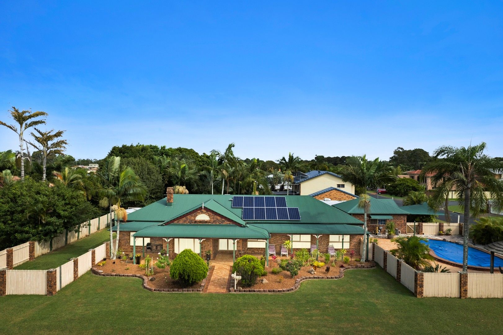 4 bedrooms House in 8 Oakmont Street ROTHWELL QLD, 4022